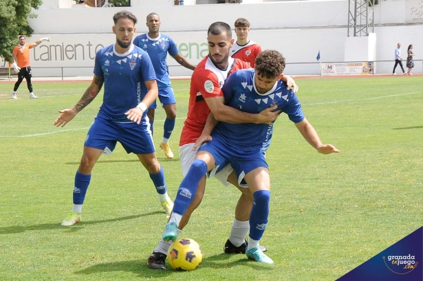 Lance del partido entre el Maracena y La Cañada en la Ciudad Deportiva (JOSÉ M. BALDOMERO)