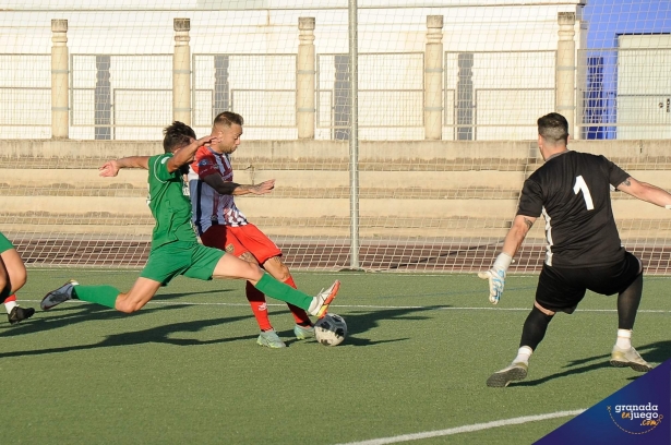 Dani Benítez gozó de un mano a mano claro en la segunda mitad, pero se encontró con la parada de Darío (JOSÉ M. BALDOMERO)