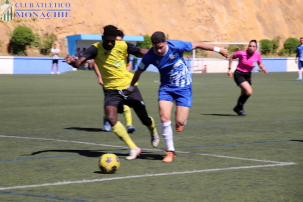 Atlético Monachil y FC Cubillas disputaron un intenso derbi (MANU LÓPEZ/ ATLÉTICO MONACHIL)