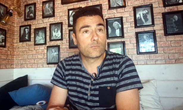 Manuel Moreno `Rizos`, entrenador del CD Huétor Vega, en un momento de la entrevista (GRJ)