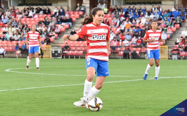 Alicia Redondo, en el partido ante el Alhama en `Los Cármenes` (JOSÉ M. BALDOMERO)