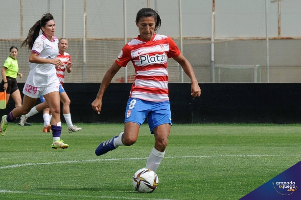Pamela González volvió a ser una pieza indiscutible en el centro del campo del Granada Femenino (JOSÉ M. BALDOMERO)