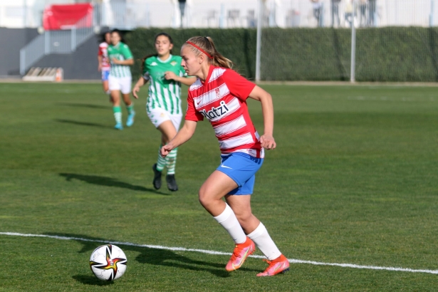 Raquel fue una de las mejores jugadoras del Granada Femenino en la temporada 2021/22 (JOSÉ VELASCO / GRJ)
