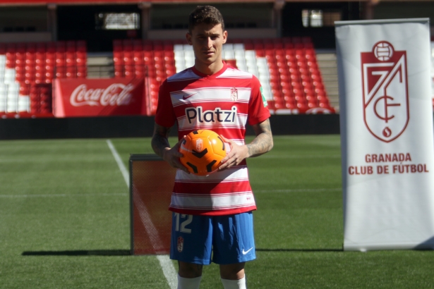 Dani Raba, el día de su presentación con el Granada (JOSÉ VELASCO / GRJ)