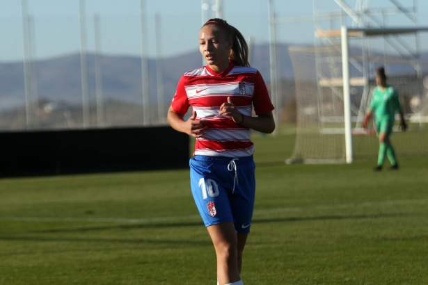 Raquel, que ha sido fundamental en el Granada durante las últimas temporadas, no continuará vistiendo de rojiblanco (JOSÉ VELASCO / GRJ)