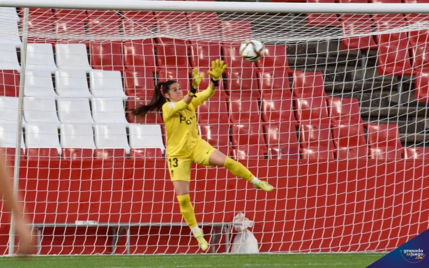 Andrea Romero, en el partido ante el Alhama en `Los Cármenes` (JOSÉ M. BALDOMERO)