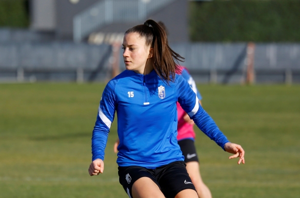 Ena Taslidza, en un entrenamiento con el Granada (GCF)
