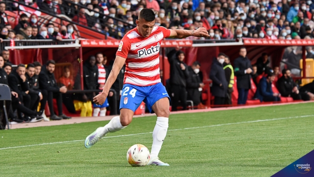 Uzuni, en un partido en `Los Cármenes` esta temporada (JOSÉ M. BALDOMERO)