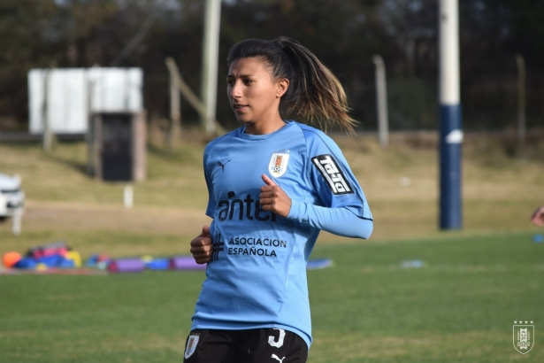 Pamela González, en un entrenamiento reciente con la Selección de Uruguay (AUF)
