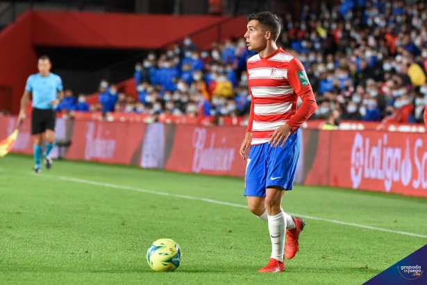 Alberto Soro, en un partido con el Granada esta última temporada (JOSÉ M. BALDOMERO)