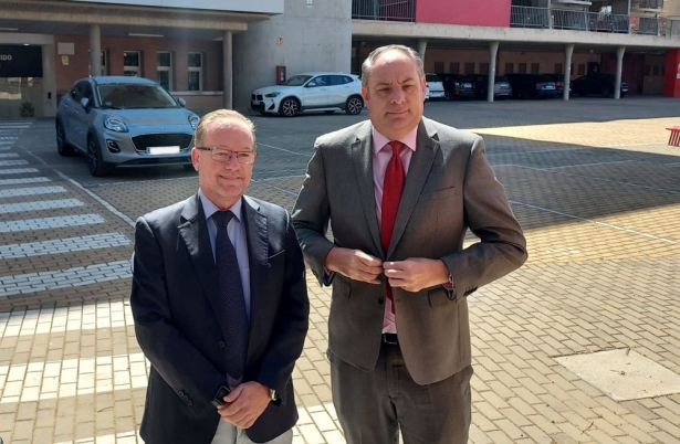 Los accionistas José Guerrero y Mariano de Damas, a su llegada al `Nuevo Los Cármenes` para asistir a la Junta (FRAN CALVO) Los accionistas José Guerrero y Mariano de Damas, a su llegada al `Nuevo Los Cármenes` para asistir a la Junta (FRAN CALVO)