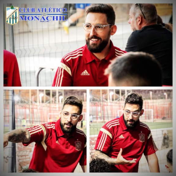 Josemi Ortiz ya ha tenido una toma de contacto con los jugadores del Atlético Monachil de la pasada temporada (ATLÉTICO MONACHIL) 