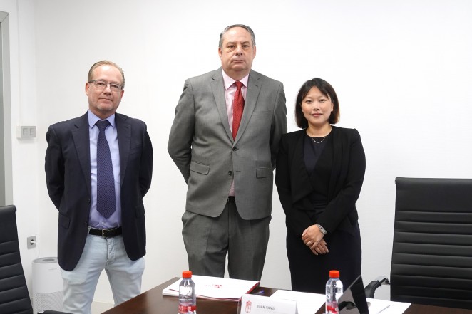 José Guerrero, Mariano de Damas y Sophia Yang, en la Junta General Extraordinaria de accionistas (PEPE VILLOSLADA / GCF) José Guerrero, Mariano de Damas y Sophia Yang, en la Junta General Extraordinaria de accionistas (PEPE VILLOSLADA / GCF)