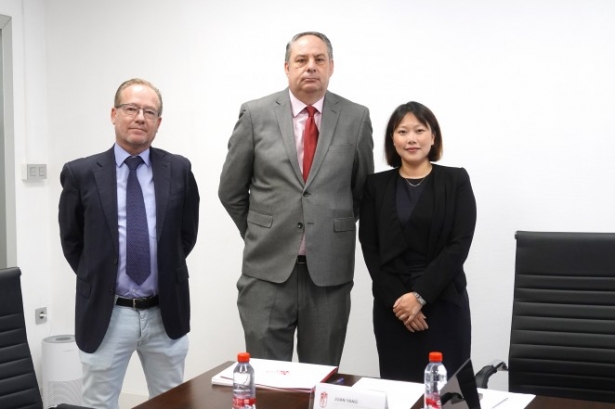 José Guerrero, Mariano de Damas y Sophia Yang, en la Junta General Extraordinaria de accionistas (PEPE VILLOSLADA / GCF)