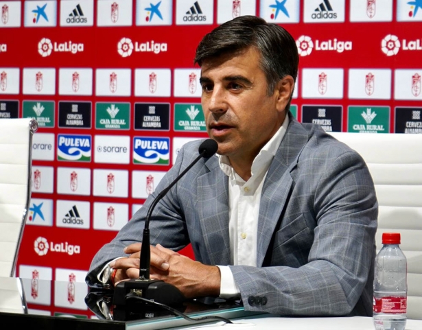 Nico Rodríguez, director deportivo del Granada CF, en un momento de la presentación de Bodiger (JOSÉ VELASCO)