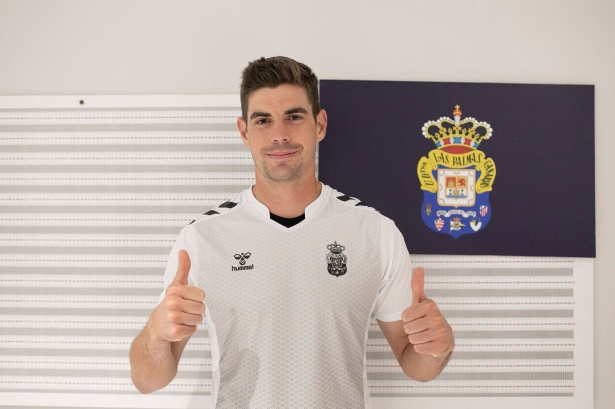 Raúl Fernández, al pasar reconocimiento médico recientemente con Las Palmas (UD LAS PALMAS)
