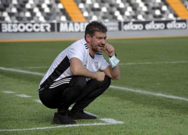 Fernando Estévez, durante su debut con el Badajoz ante el Don Benito (PAKOPÍ / HOY EXTREMADURA) 