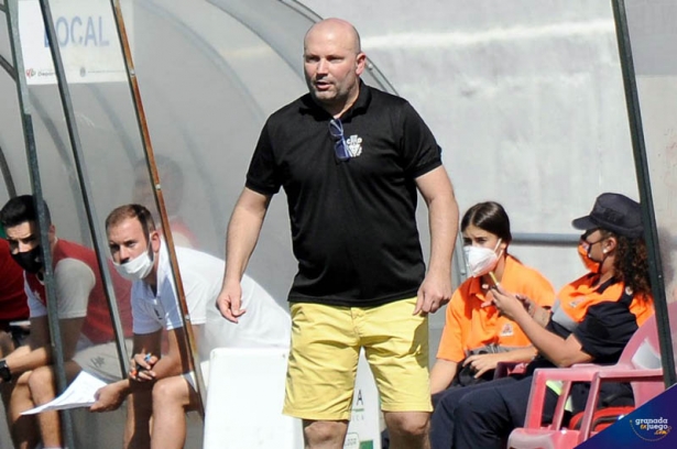 Thierry Pérez, entrenador del conjunto panciverde (JOSÉ M. BALDOMERO)