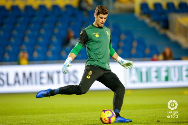 Raúl Fernández, en un calentamiento pre partido con Las Palmas (LALIGA)