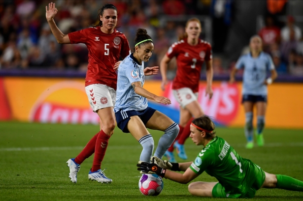 Esther González, en un lance del partido ante Dinamarca (RFEF)