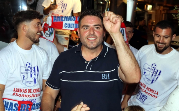 Fermín Criado, presidente del Arenas CyD, en la celebración del ascenso (JOSÉ ANDRÉS FERNÁNDEZ)