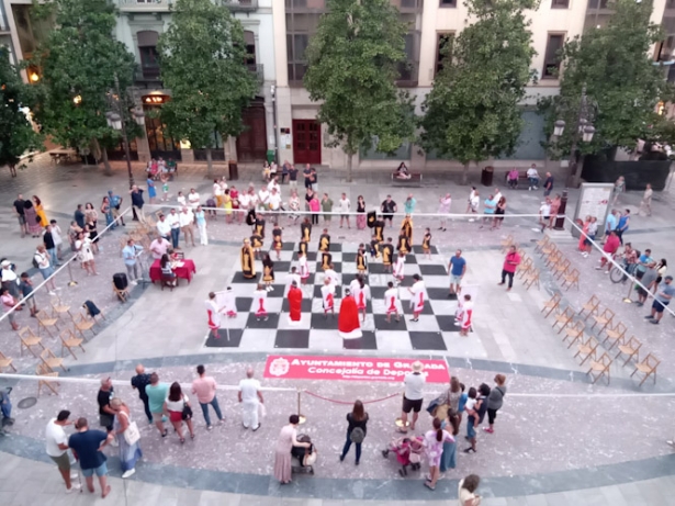 Ajedrez viviente en la Plaza del Carmen (AYTO. GRANADA)