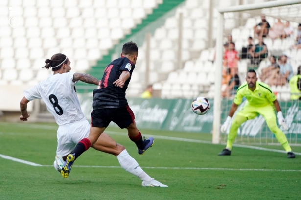Bryan Zaragoza, en un lance del partido ante el Córdoba (PEPE VILLOSLADA / GCF)