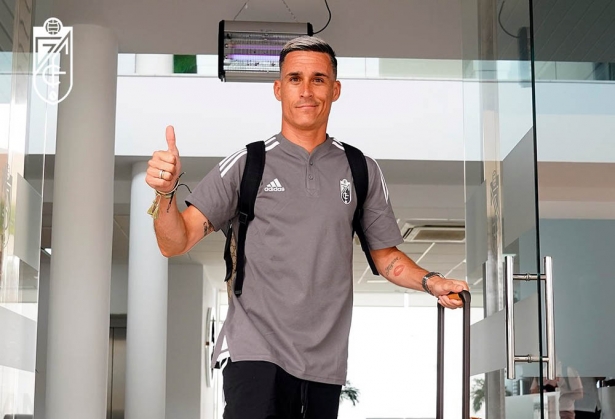 José Callejón, a la salida de la Ciudad Deportiva para poner rumbo a Jerez de la Frontera (GRANADA CF)