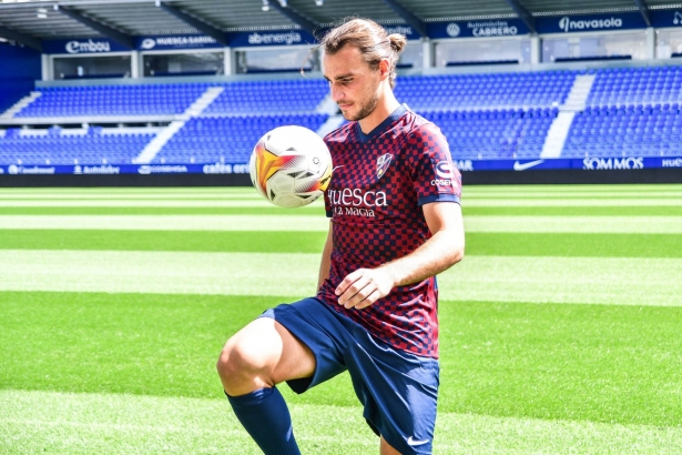 Ignasi Miquel, en su presentación con el Huesca la pasada campaña (TWITTER)