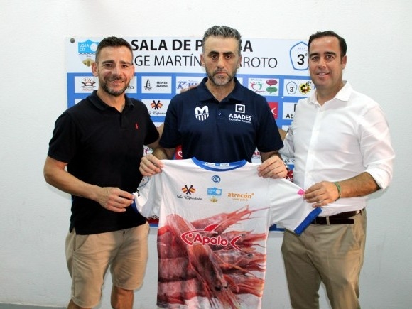 El director deportivo del Loja CD, Rufo Montoro (a la izquierda) en la presentación de Rafa Requena (PACO CASTILLO)