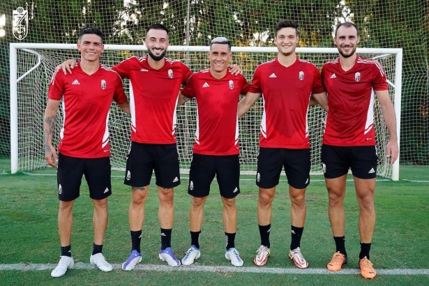 Jonathan Silva, Cabaco, Callejón, Miguel Rubio e Ignasi Miquel, en los campos de entrenamiento del `Montecastillo Golf` (PEPE VILLOSLADA / GCF)