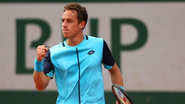 Roberto Carballés celebra un punto (CLIVE BRUNSKILL / GETTY IMAGES