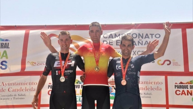 David Valero, en el centro de la imagen de archivo, cuando fue proclamado campeón de España de XCO (RFEC) David Valero, en el centro de la imagen de archivo, cuando fue proclamado campeón de España de XCO (RFEC)