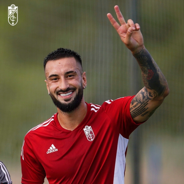 Erick Cabaco, en uno de los entrenamientos del Granada en Jerez (PEPE VILLOSLADA / GCF)