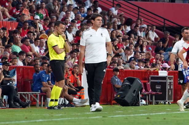 Karanka, durante el partido de presentación ante el Málaga (JOSÉ VELASCO / GRJ)