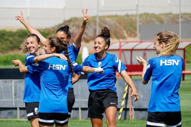 Imagen de un entrenamiento del Granada Femenino durante la temporada pasada (GCF)