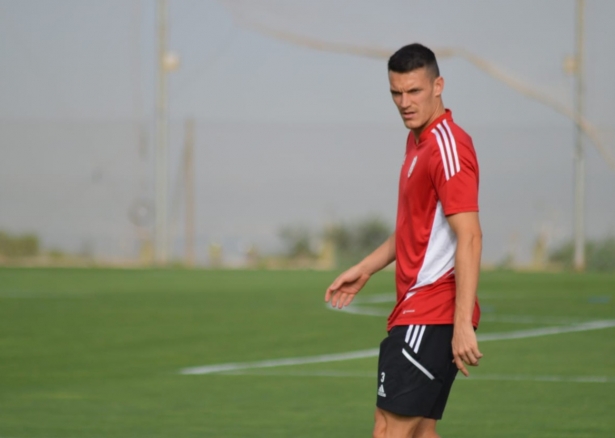 Adrián Marin en su último entrenamiento con la camiseta del Granada CF el pasado viernes (J. PALMA)