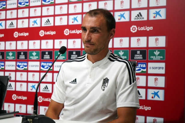 Ignasi Miquel, central del Granada (JOSÉ VELASCO / GRJ)