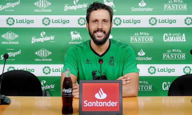 Germán Sánchez posa en sala de prensa (REAL RACING CLUB)