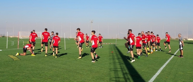 Imagen del entrenamiento del Granada este jueves en la Ciudad Deportiva (FRAN CALVO)