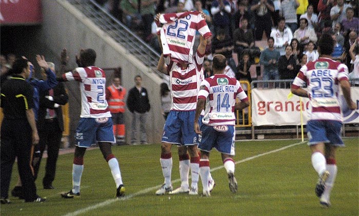 El Granada celebra uno de los goles en 2011 al Villarreal B en `Los Cármenes` (PACO AYALA / DIARIO AS) El Granada celebra uno de los goles en 2011 al Villarreal B en `Los Cármenes` (PACO AYALA / DIARIO AS)