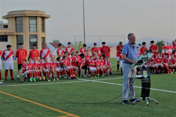 Inauguración del césped artificial en `Las Alhomas)` (AYTO. PINOS PUENTE) 