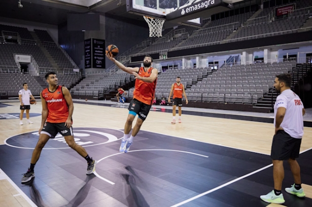El Covirán Granada ya entrena en el Palacio de los Deportes (FUNDACIÓN CBG)