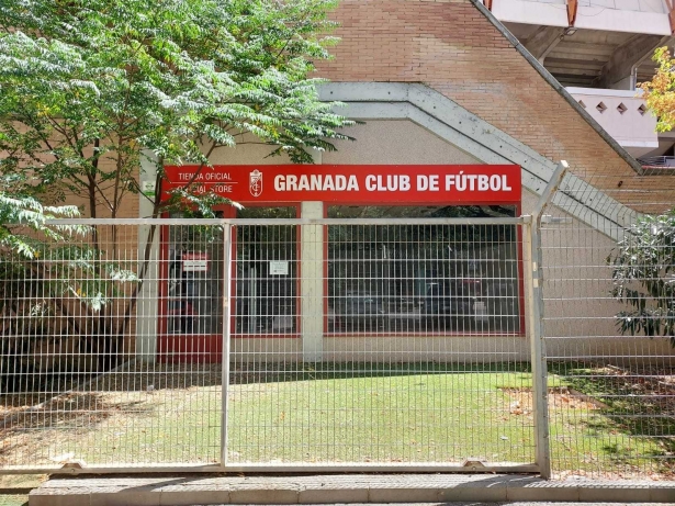 Lugar que ocupará la nueva oficina de atención al aficionado del Granada CF (GRJ)