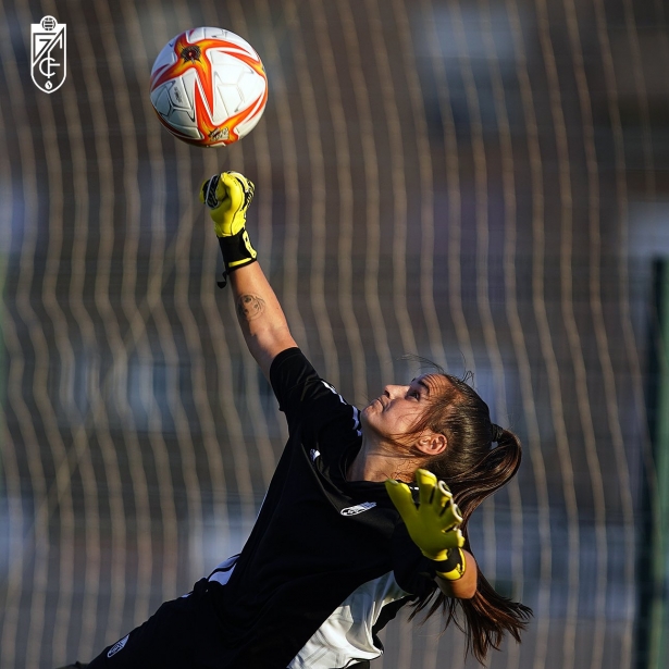 Andrea Romero, guardameta del Granada Femenino, en un entrenamiento en pretemporada (GCF)