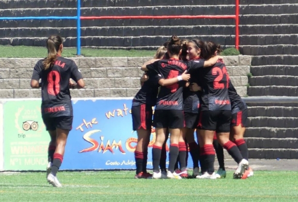 Las jugadoras del Granada celebran el gol de Laura Pérez ante el Granadilla Tenerife B (GCF)