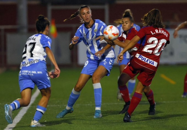 Lance del partido de Copa entre el Málaga y el Granada en Rincón de la Victoria (MÁLAGA CF)