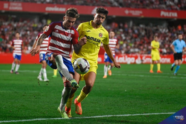 Ricard Sánchez, durante el partido ante el Villarreal B en `Los Cármenes` (JOSÉ M. BALDOMERO)