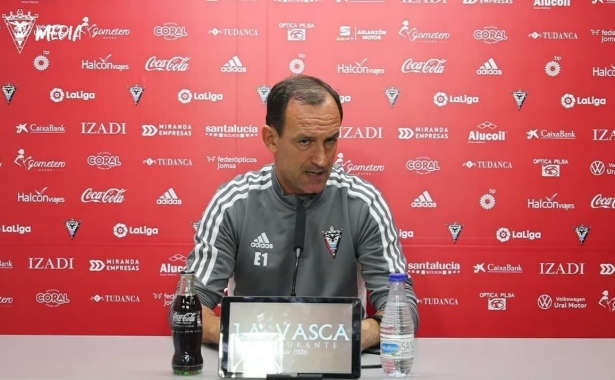 Joseba Etxeberria, técnico del Mirandés, en rueda de prensa (CD MIRANDÉS)