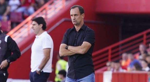 Joseba Etxeberria, en el `Nuevo Los Cármenes` durante el partido ante el Granada (LALIGA)